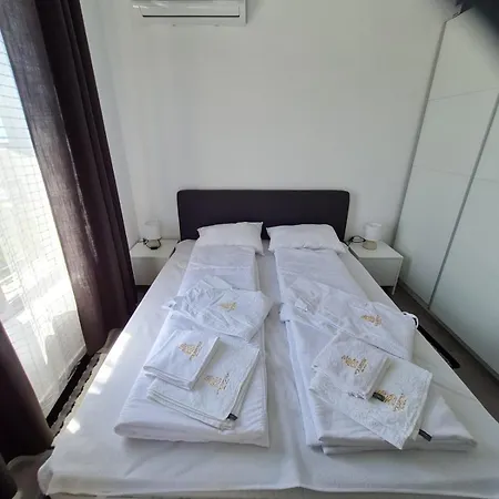 Apartmanhotel Deluxe In *